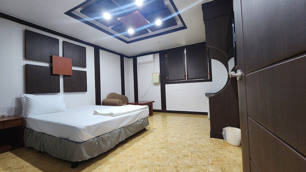 Deluxe Twin Room, City View photo 2