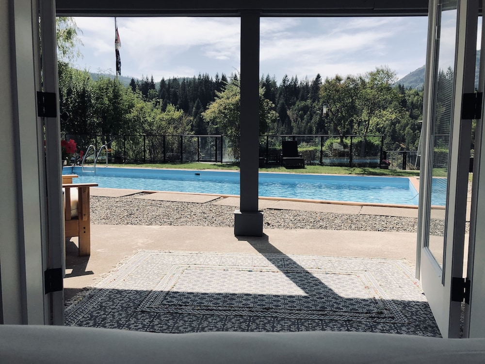 Poolside Room photo 2