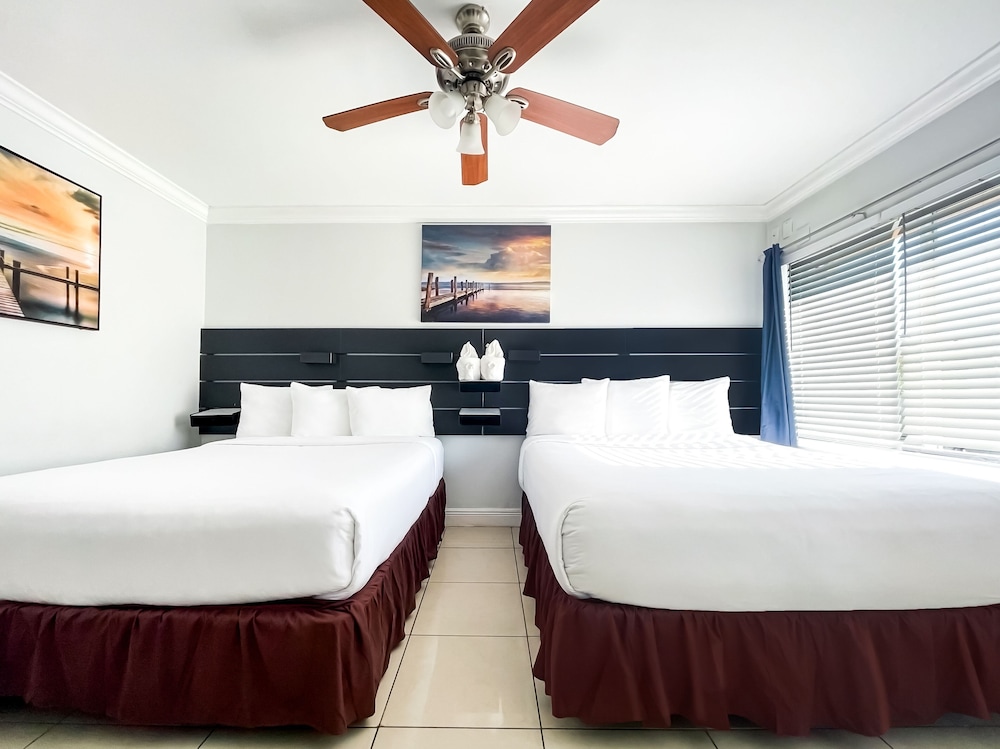 Deluxe Room, 2 Queen Beds photo 3
