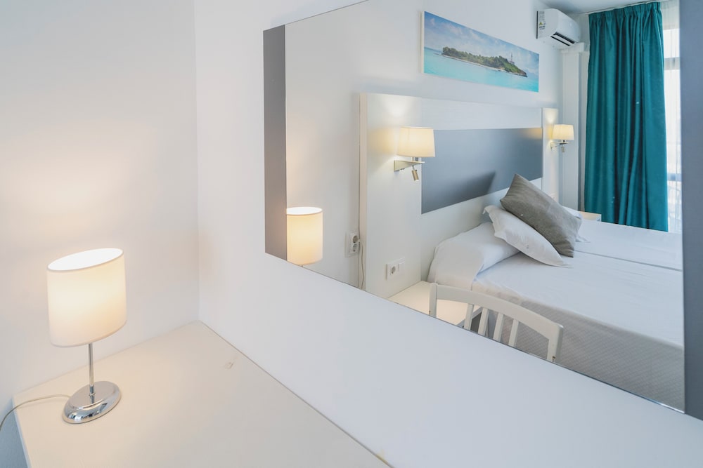 Superior Double Room Single Use, Sea View photo 2