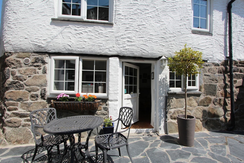Comfort Cottage, 2 Bedrooms, Non Smoking, Courtyard Area photo 2