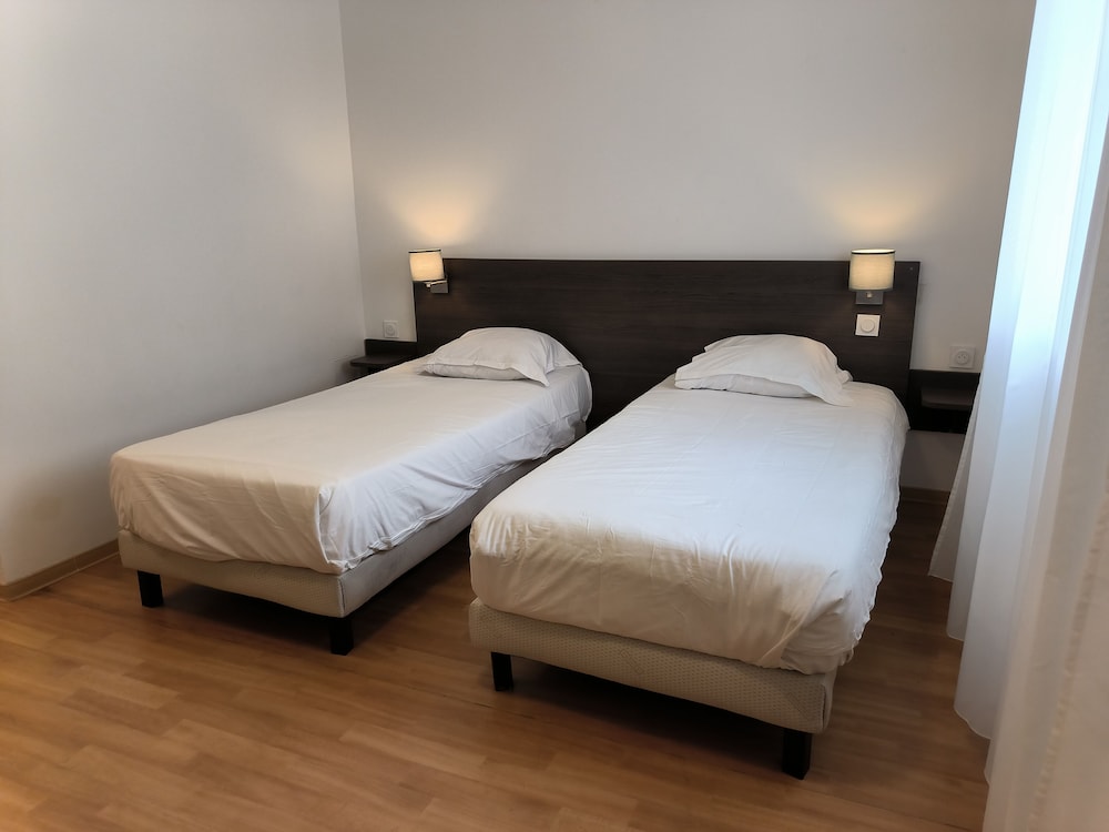 Standard Studio, 2 Twin Beds photo 2