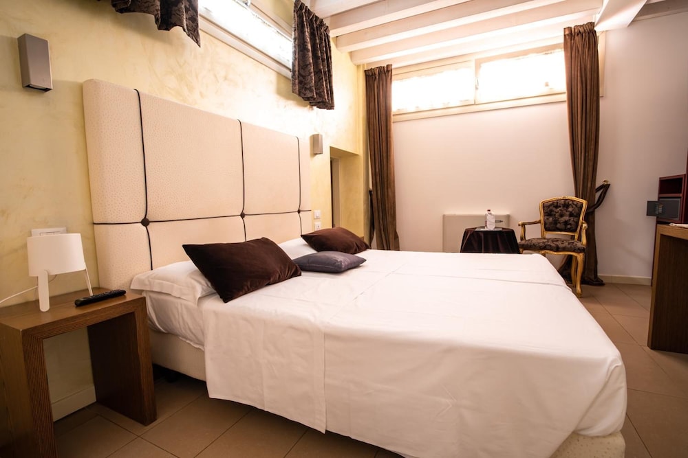 Apartment, 1 Bedroom, Annex Building photo 2