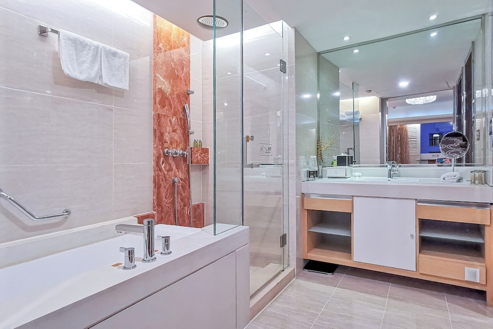 Superior Suite - Photo 6