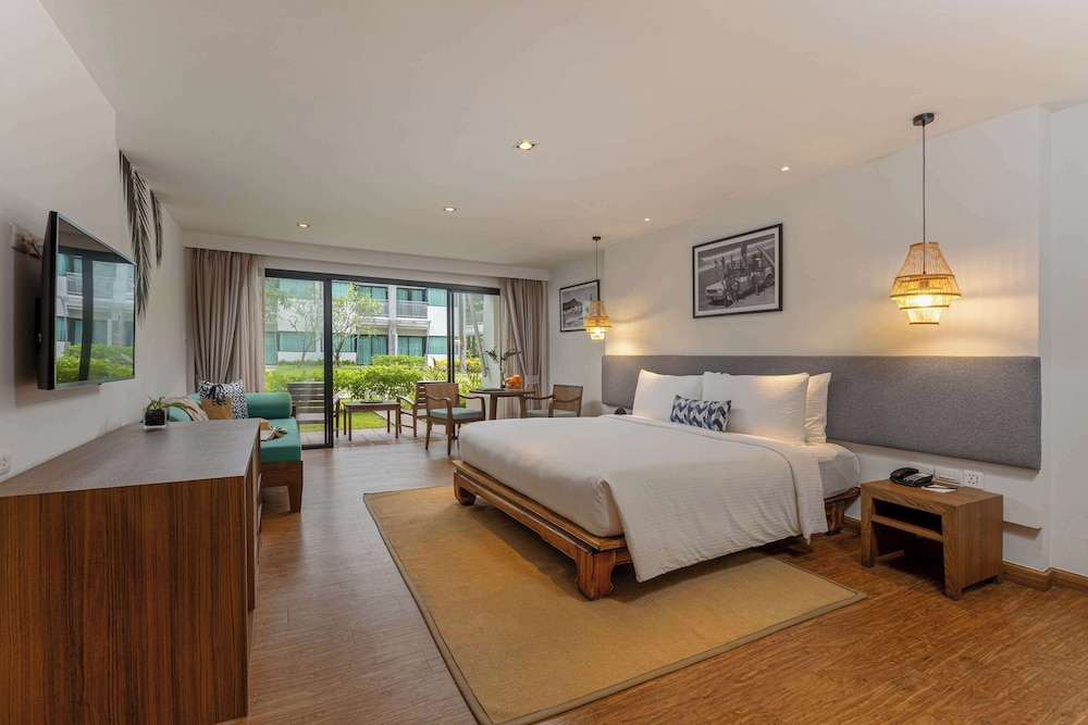 Premier Room, 1 King Bed with Sofa bed, Terrace (Garden)