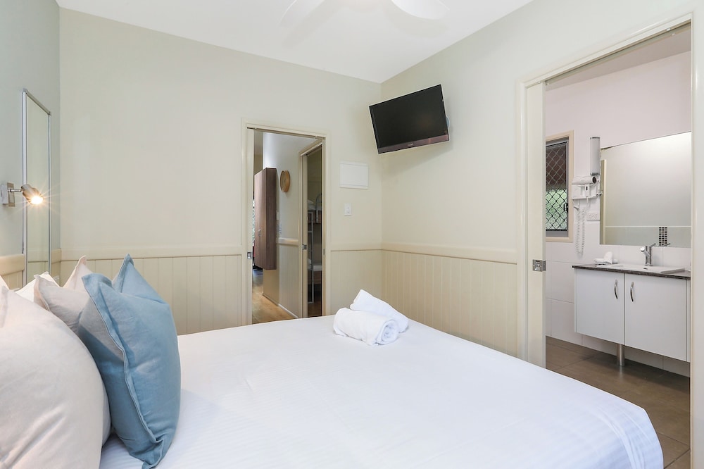 Standard Cabin - Sleeps 4 photo 1
