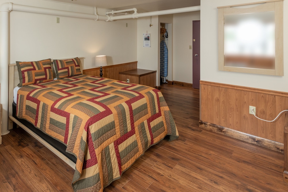 Room, 1 Queen Bed photo 1