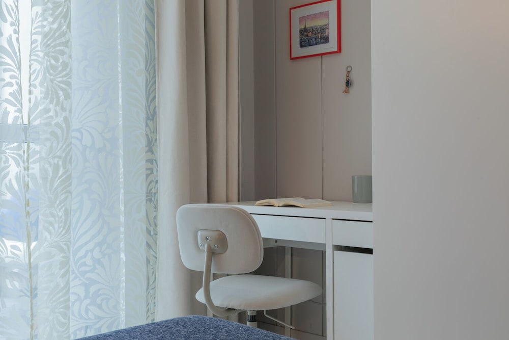 Basic Apartment, Balcony