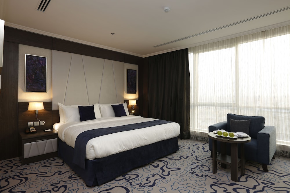 Deluxe King Room photo 2