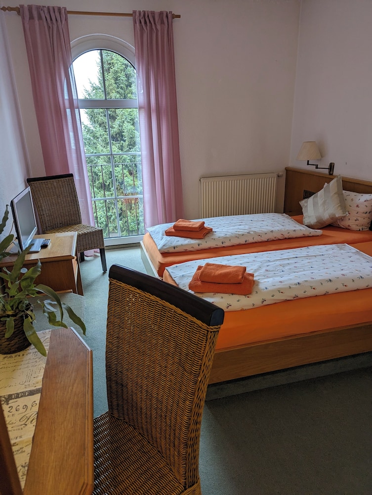 Basic Double Room photo 3