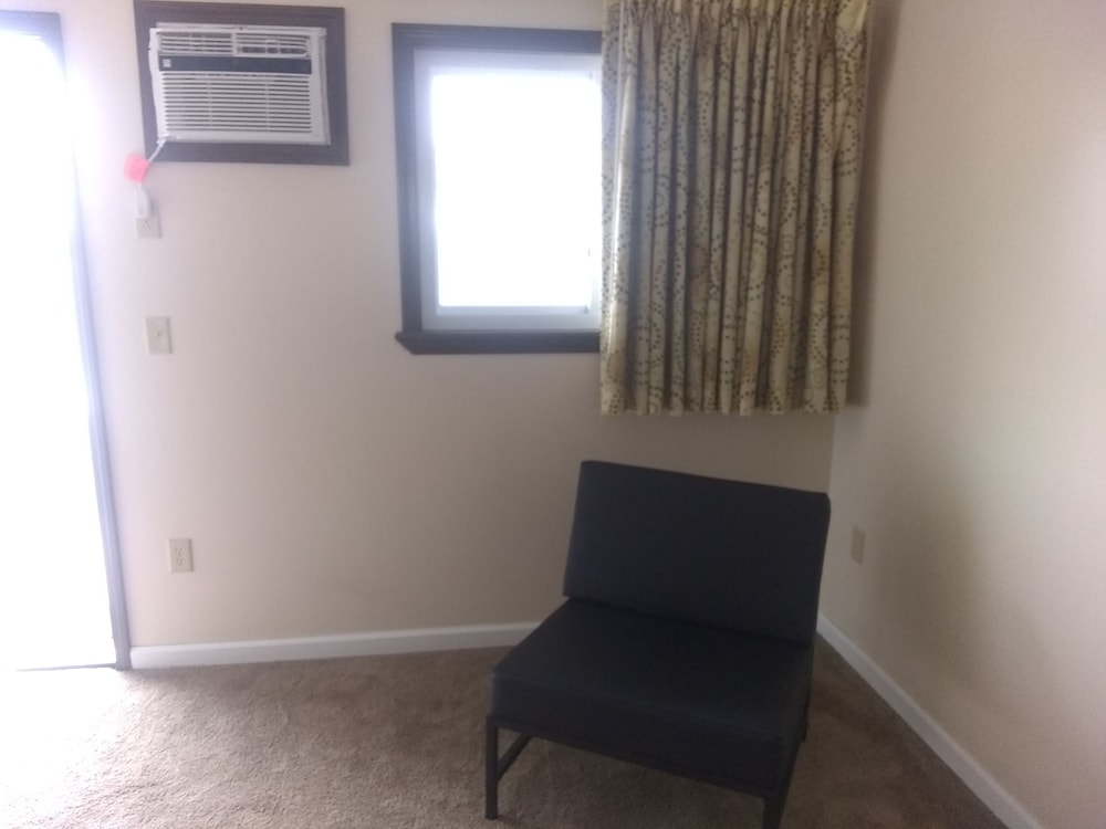 Standard Room, 1 Queen Bed photo 3