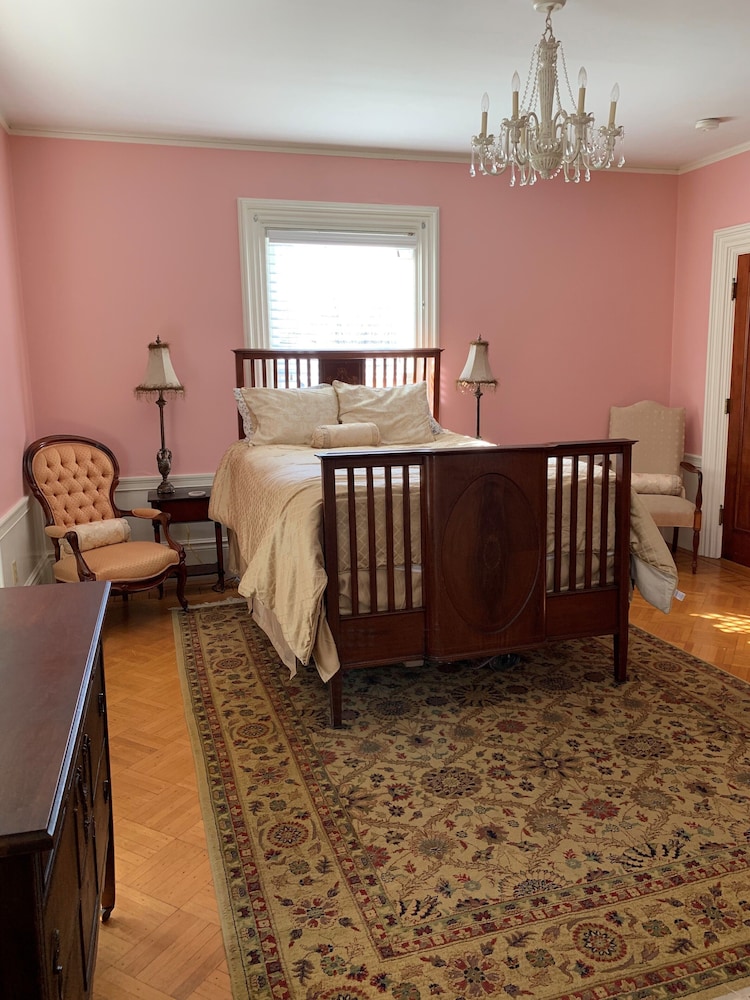 Room (Dorothy Brown, 2nd Floor) photo 2