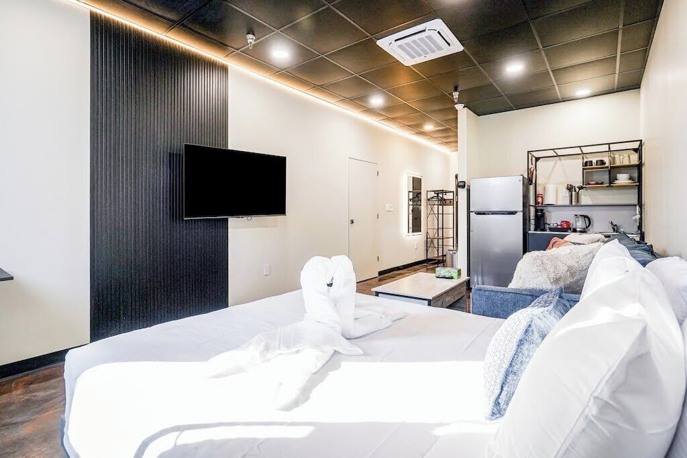 Studio, 1 Queen Bed with Sofa bed, Non Smoking, Kitchenette photo 1