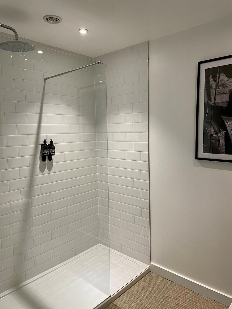 Double Room, Ensuite - Photo 5
