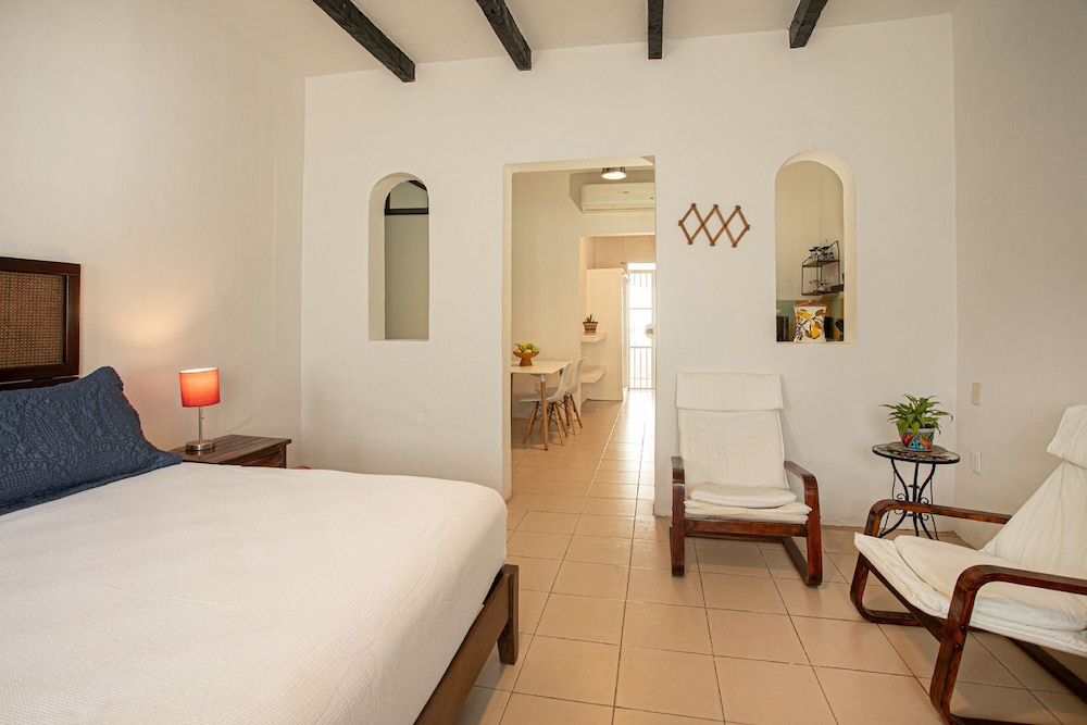 Loft B: 1 bedroom king size bed photo 3