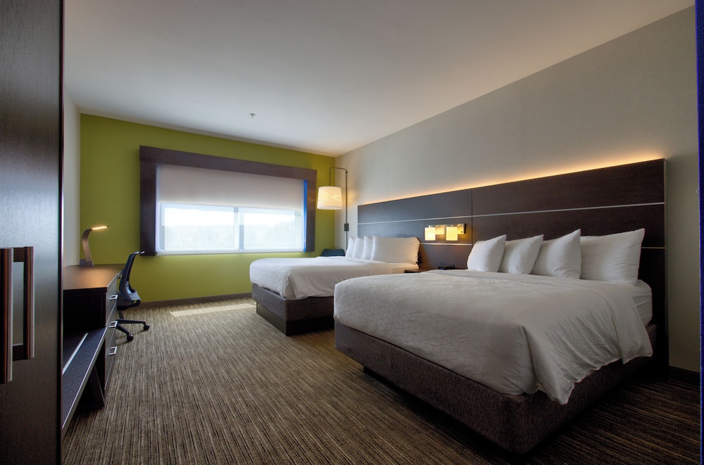Standard Room, 2 Queen Beds, Accessible Bathtub (Mobility) - Photo 1
