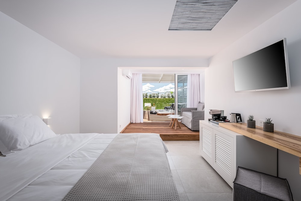 Junior Suite with outdoor Jacuzzi photo 2
