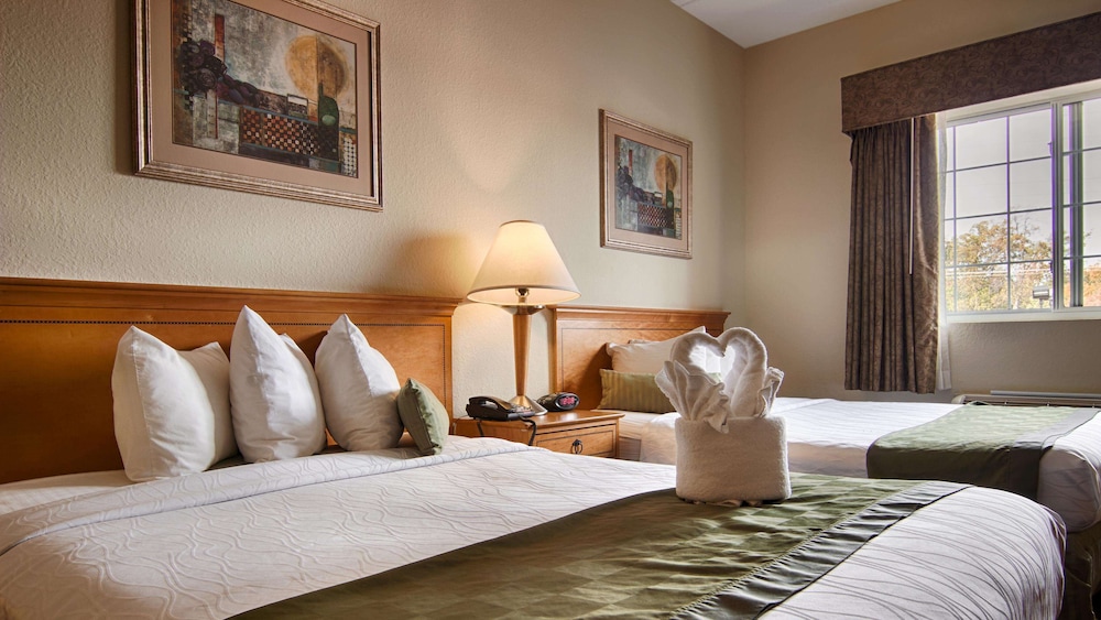 Suite, 2 Double Beds, Non Smoking, Refrigerator & Microwave (Third bed is a Sofabed) - Photo 3