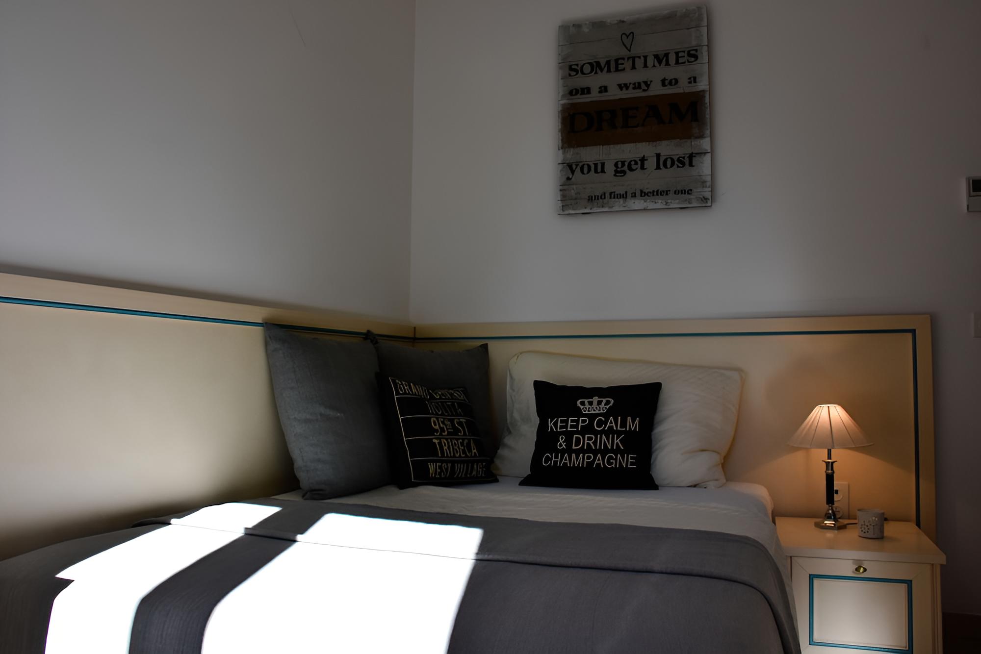 Single Room (Grand Lit)