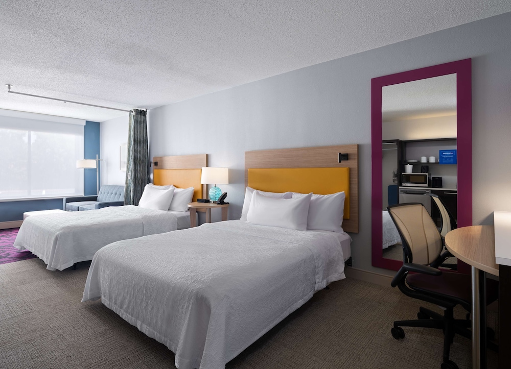 Studio, 2 Queen Beds, Accessible (Mobility & Hearing, Roll-in Shower)