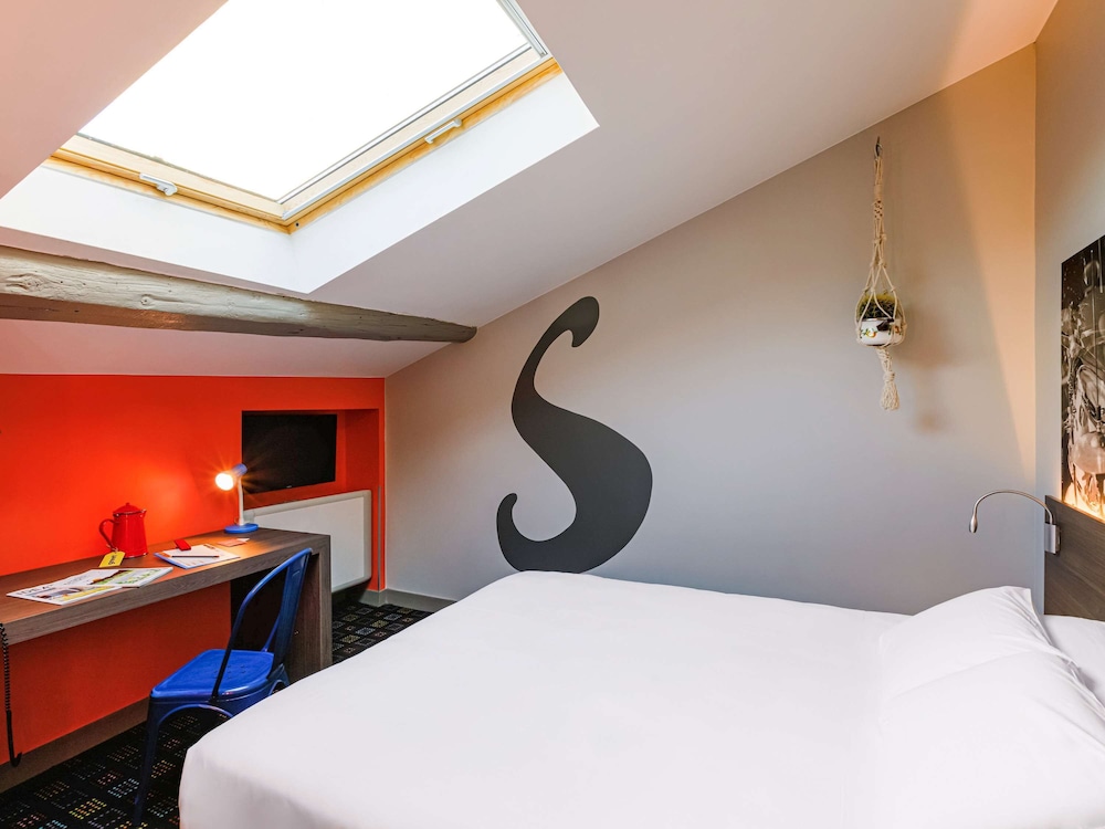 Standard Room, 1 Double Bed (Pop) thumbnail 5
