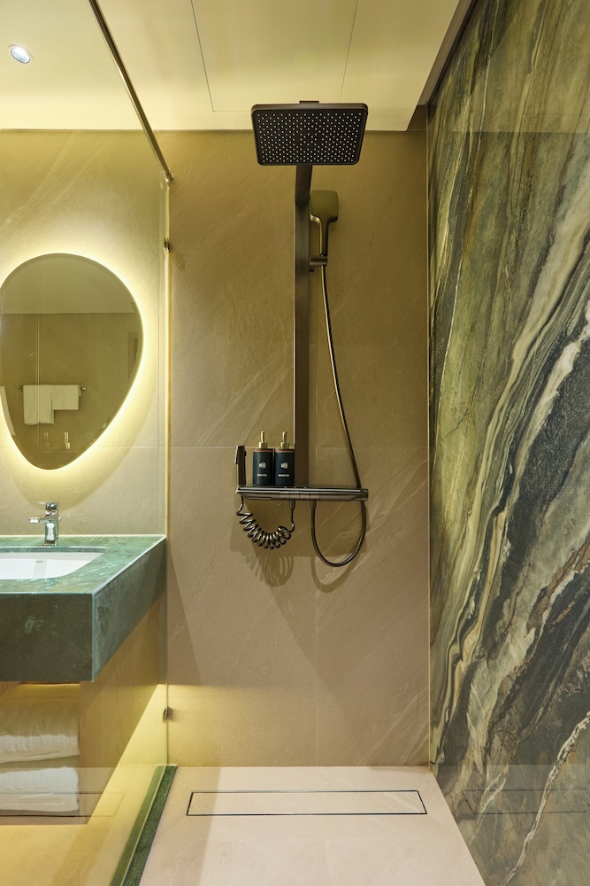 Kin Signature Suite photo 2