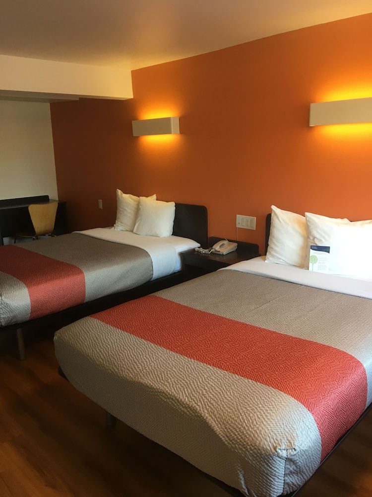 Standard Room, 2 Double Beds, Smoking photo 3