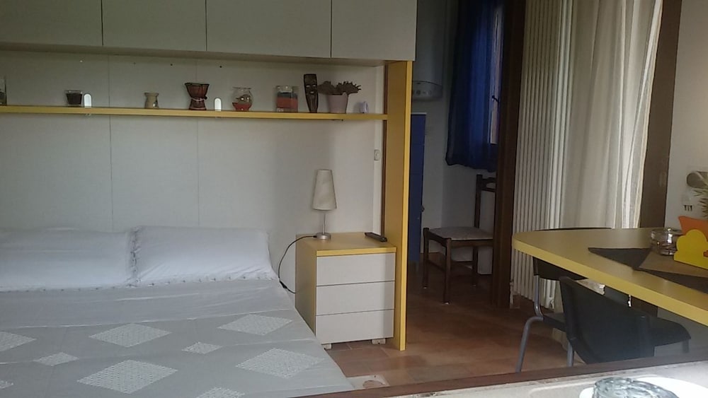 Romantic Single Room, 1 Double Bed photo 2