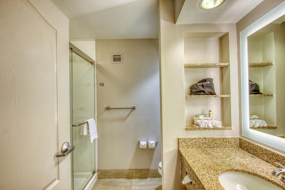 Standard Room, 2 Queen Beds - Photo 16