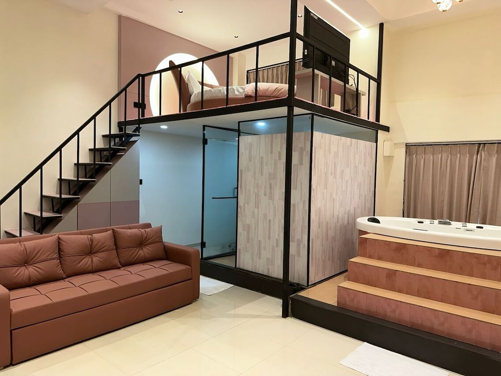 Honeymoon Room