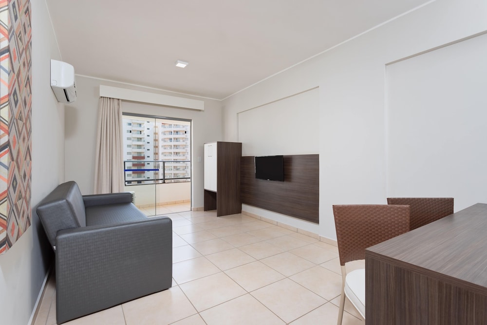 Super Luxo Star - Pool View 1-day admission to Thermas dos Laranjais Park included photo 3