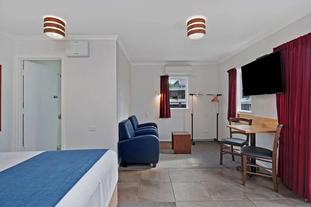 Room, Multiple Beds, Non Smoking - Photo 14
