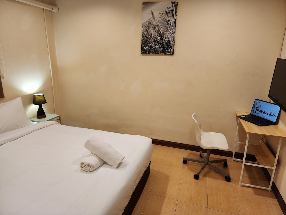 Basic Double Room, 1 Queen Bed, Shared Bathroom, Ground Floor photo 2