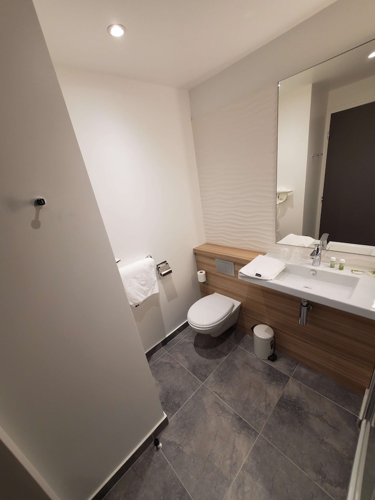 Standard Room, 2 Twin Beds - Photo 6