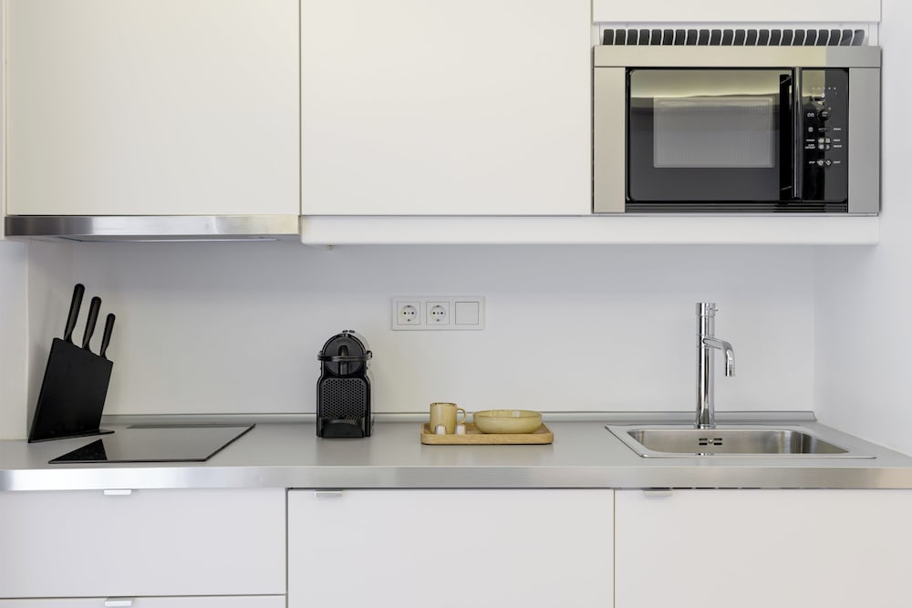 Momo Suites, Acropolis by Aura Homes C photo 3