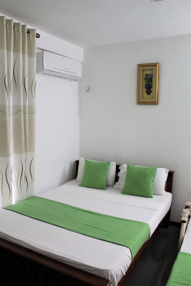 Family Double Room, Multiple Beds, Accessible, Garden View photo 3