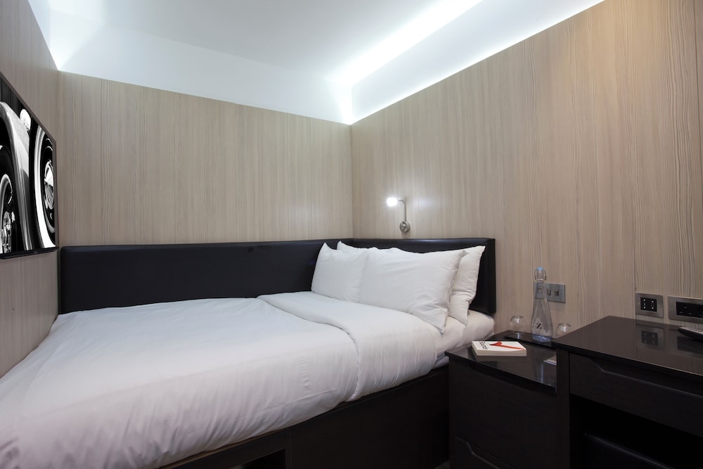 Double Room, No Windows