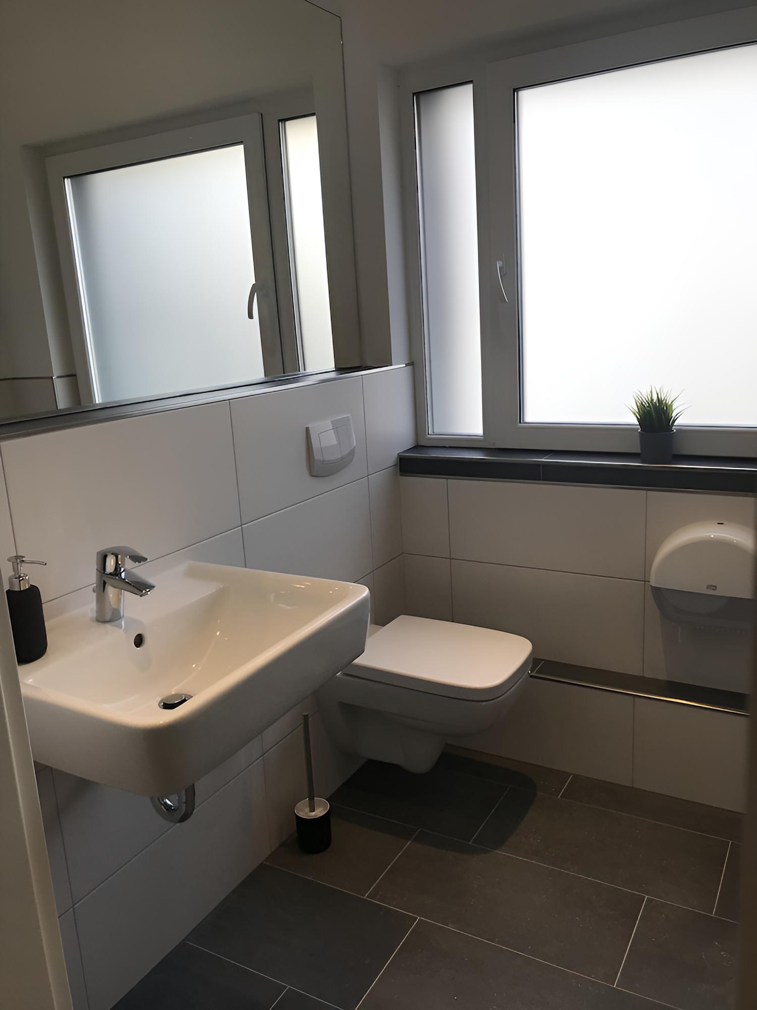 Basic Double or Twin Room - Photo 3