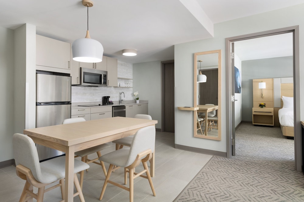 Suite, 1 Bedroom - Photo 6