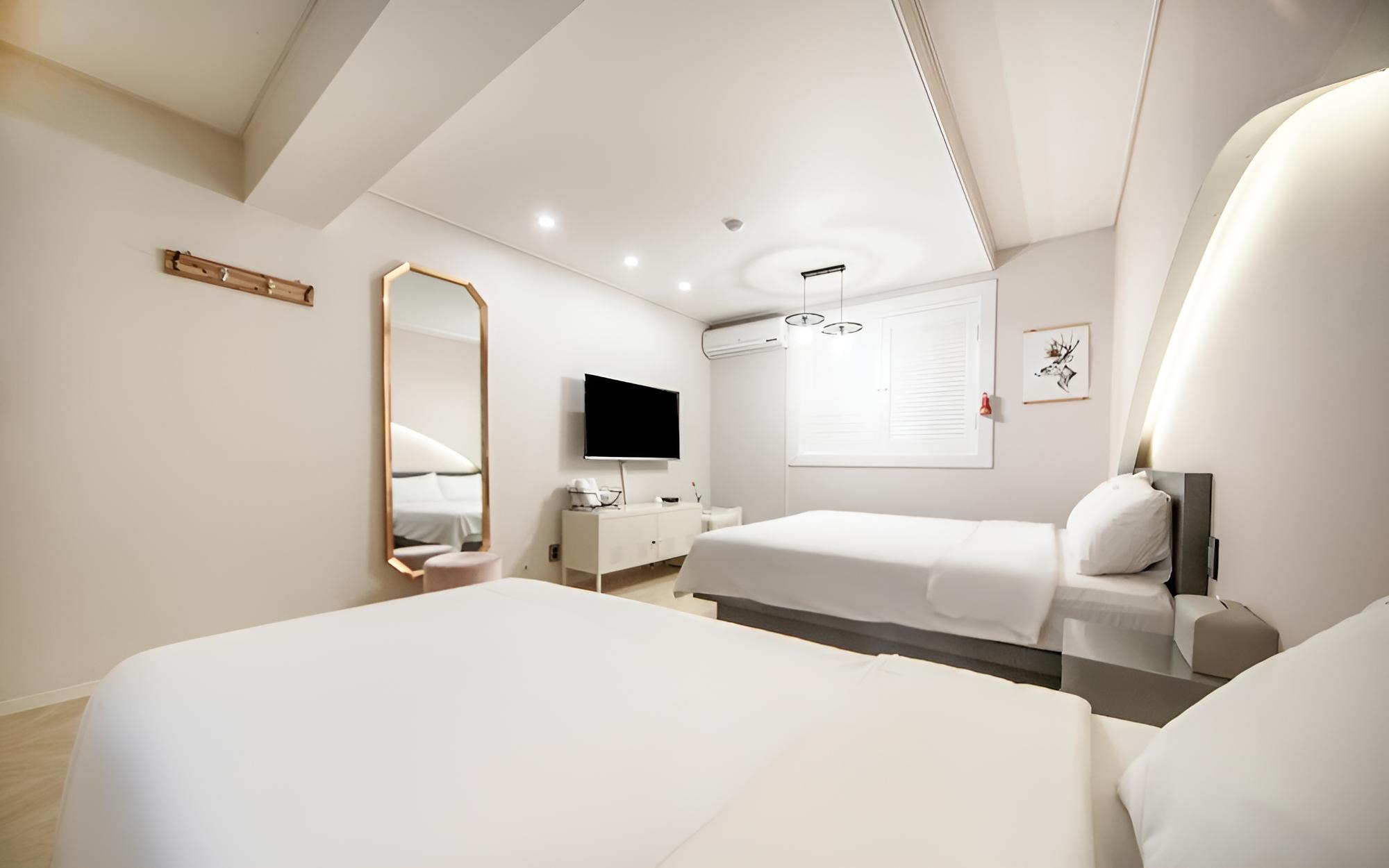 Room (Twin (non-smoking double + single Net) - Photo 9