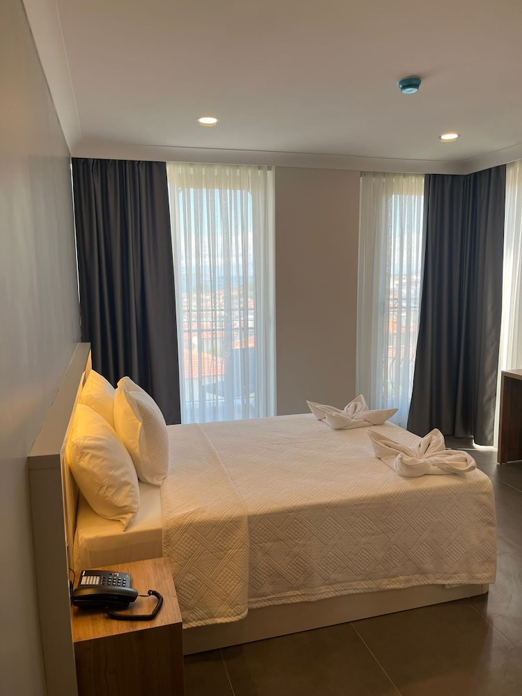 Deluxe Room, Balcony