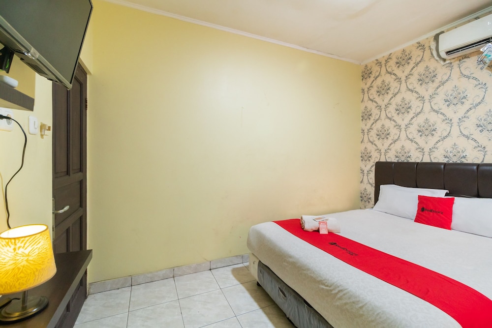 Premium Room (RedDoorz) - Photo 8