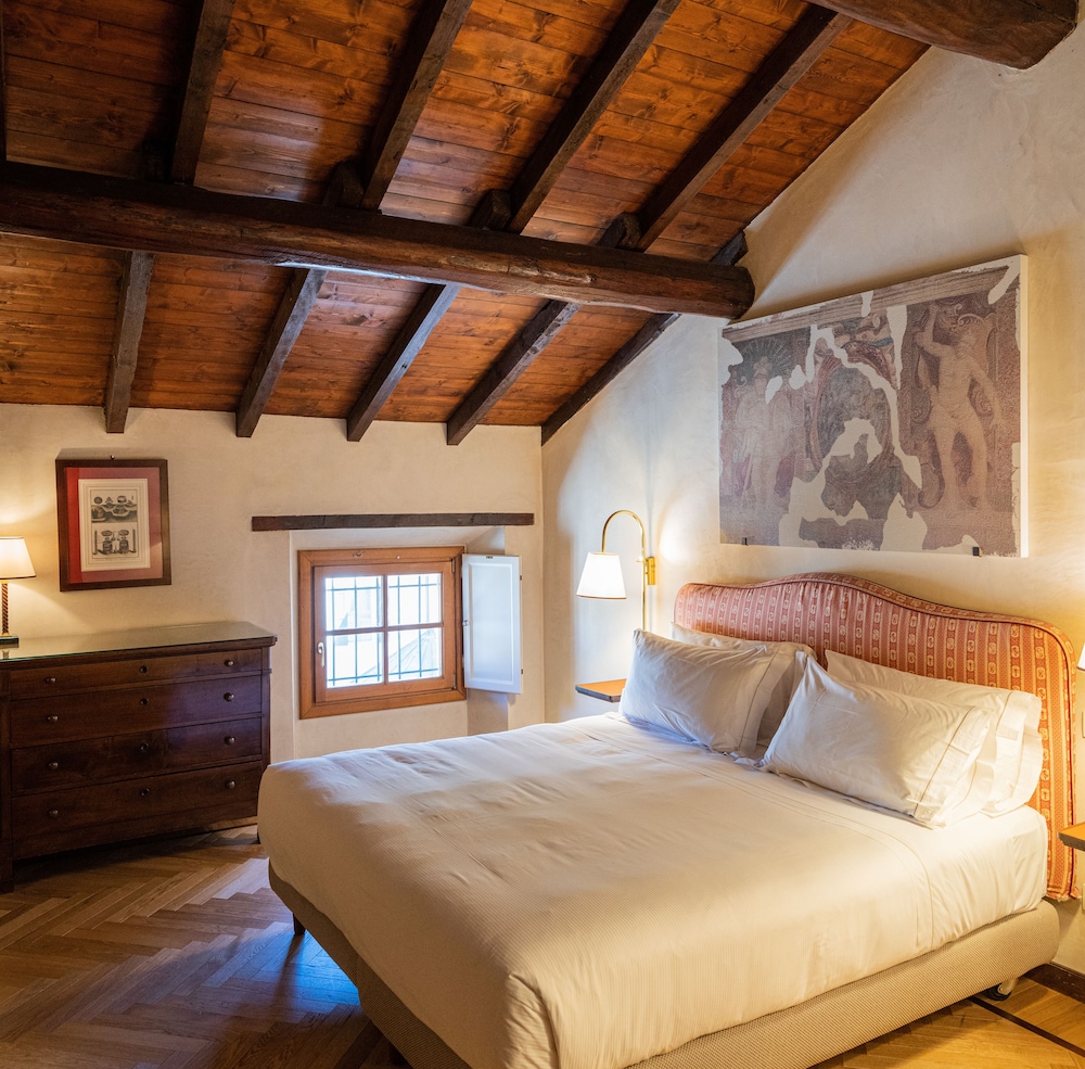 Deluxe Room - Photo 1