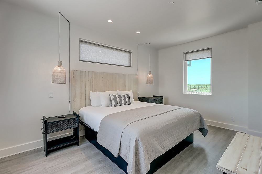 Deluxe Room, Multiple Beds, Pool View photo 1
