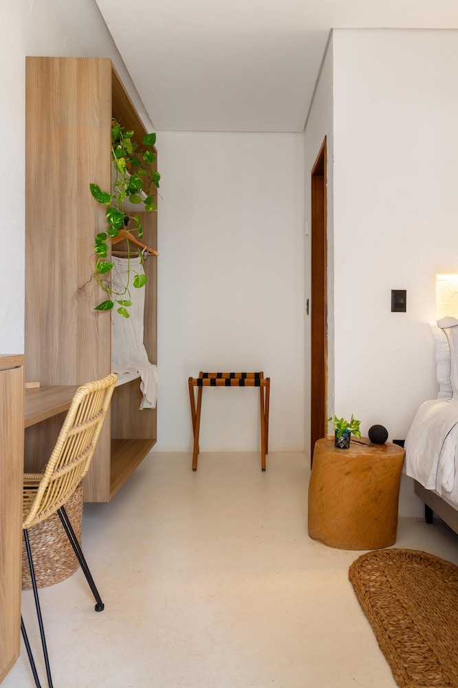 Luxury Suite Triple - Photo 3