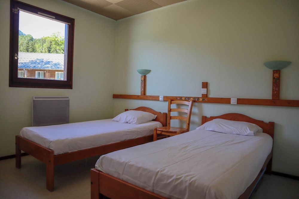 Economy Double Room, 2 Twin Beds photo 3