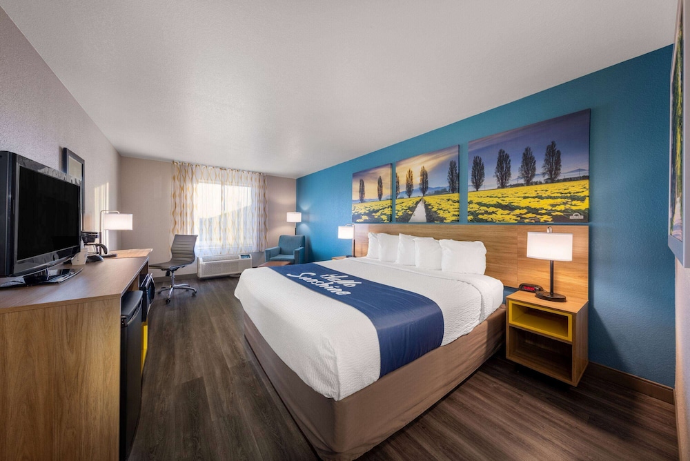 Suite, 1 King Bed, Non Smoking