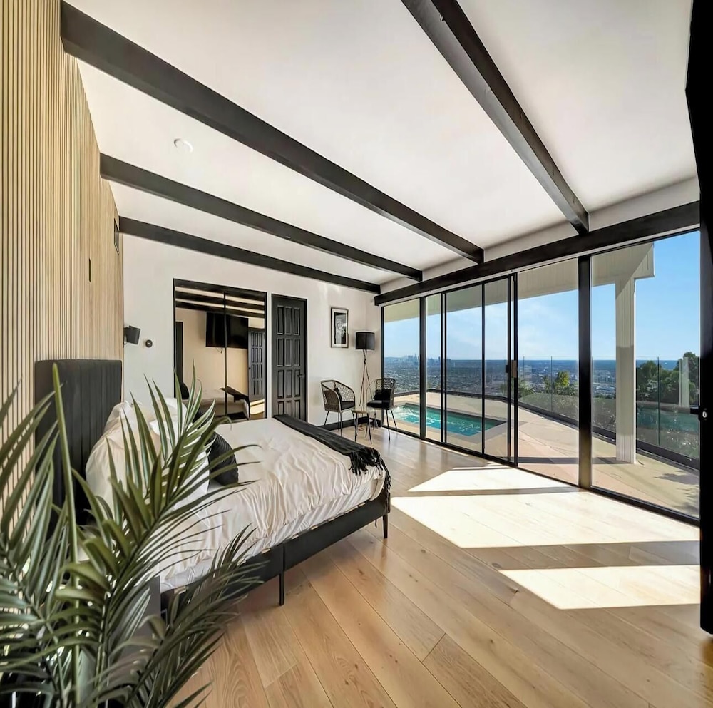 Luxury House, Multiple Beds, Fireplace, City View (Skyview Estate) photo 2