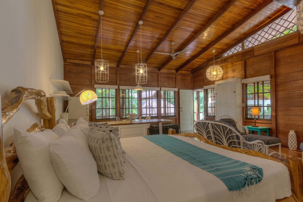 Suite, Multiple Beds, Garden View