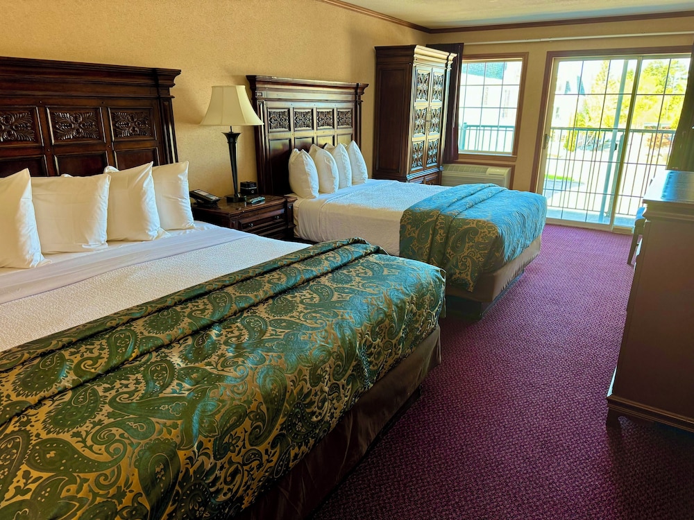 Elite Room, 1 King Bed and 1 Queen Bed - Photo 13